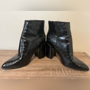 Steve Madden Tolerate Crocodile Ankle Boots Size 7.5